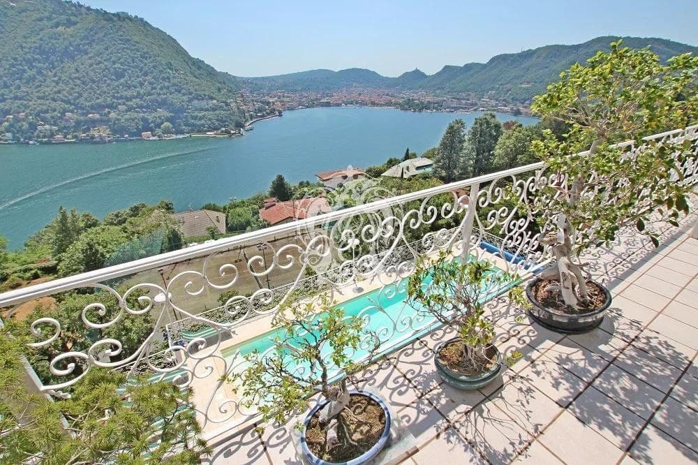 Квартира в Комо, Италия, 385 м2