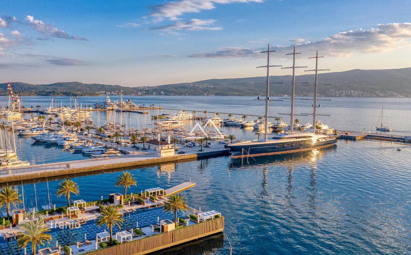 Апартаменты с 3 спальнями и большой террасой в квартале Boka Place в Porto Montenegro