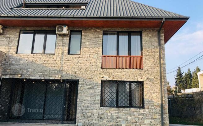 7-комнатный дом в городе 300 м² в Сабуртало, Грузия