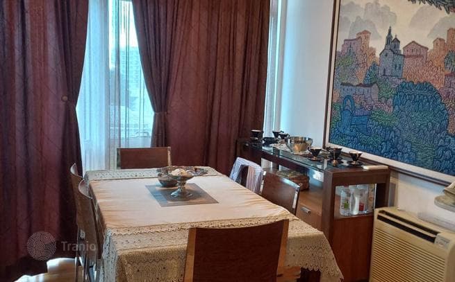 Меблированная квартира с большой террасой в 350 метрах от моря, Будва, Черногория
