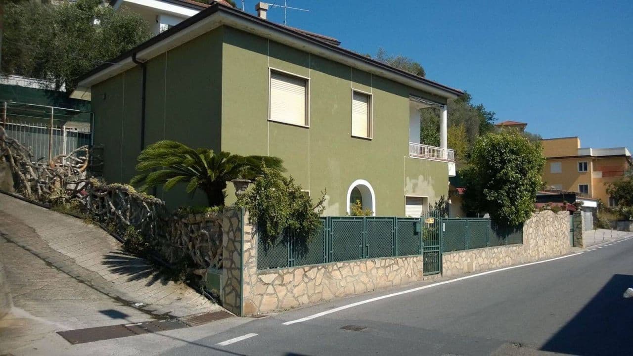Квартира в Империи, Италия, 120 м2