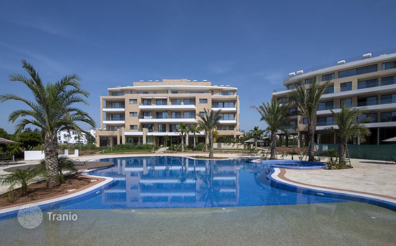 Закрытая резиденция с бассейнами и садами рядом с побережьем и гольф-клубом, Лимассол, Кипр, фото 3