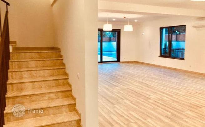 8-комнатный дом в городе 755 м² в Сабуртало, Грузия