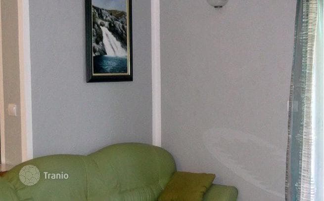 Дом с четырьмя квартирами в 100 метрах от моря, Рисан, Черногория