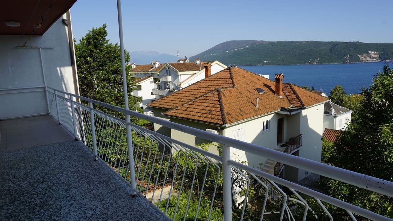 Квартира в Херцег-Нови, Черногория, 160 м2