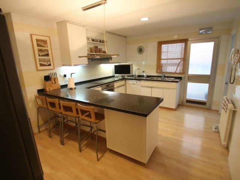 Квартира в Барселоне, Испания, 200 м2