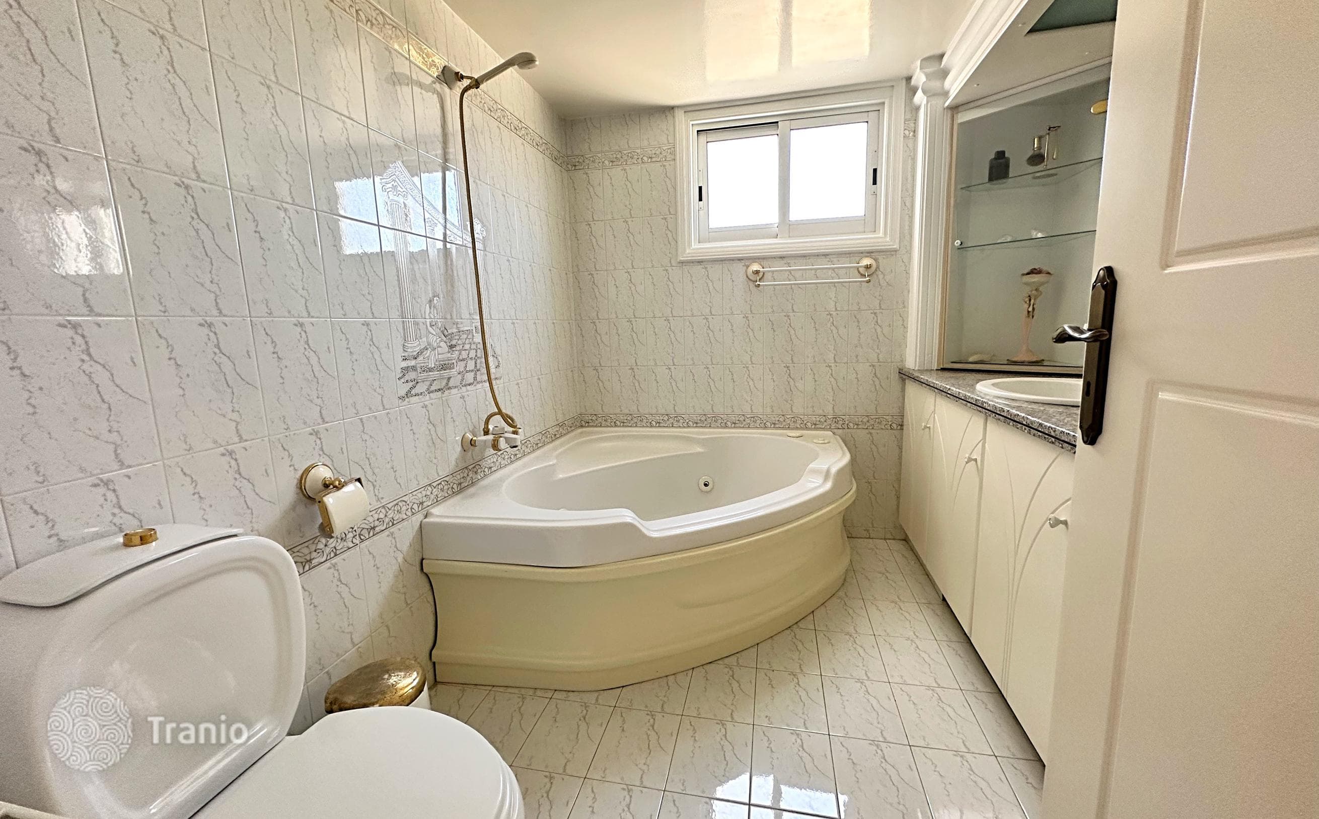 6-комнатный особняк 450 м² в Арадипу, Кипр, фото 5