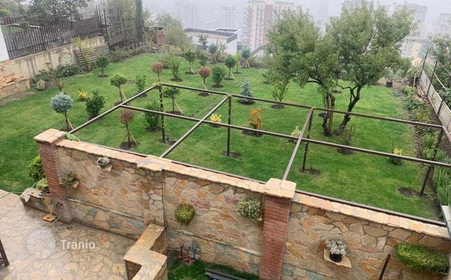 8-комнатный дом в городе 400 м² в Сабуртало, Грузия