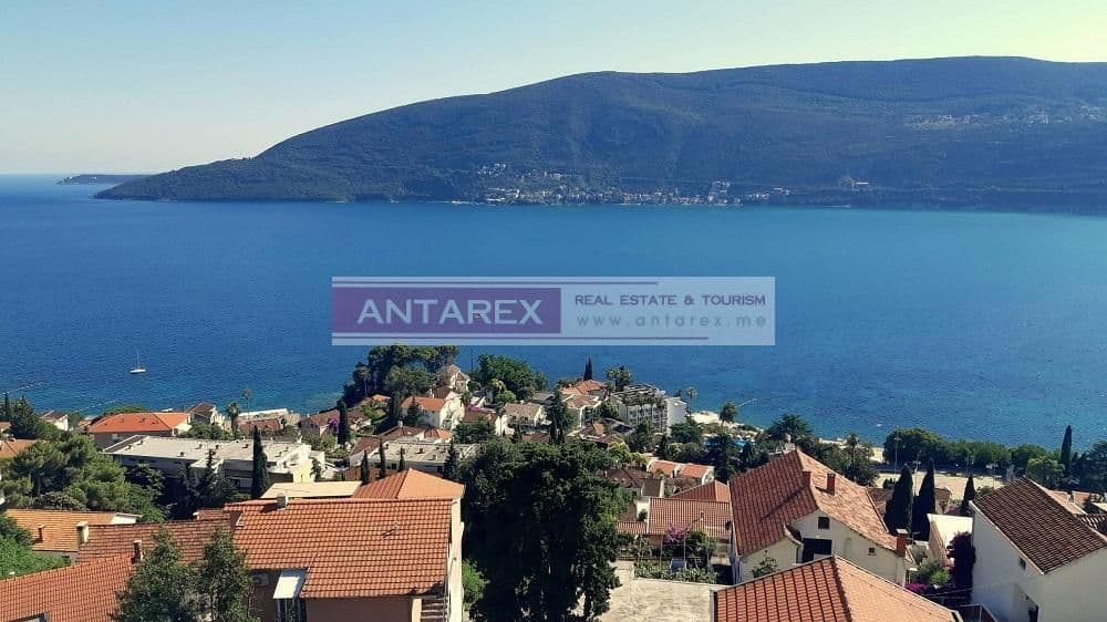 Апартаменты в Херцег-Нови, Черногория, 61 м2