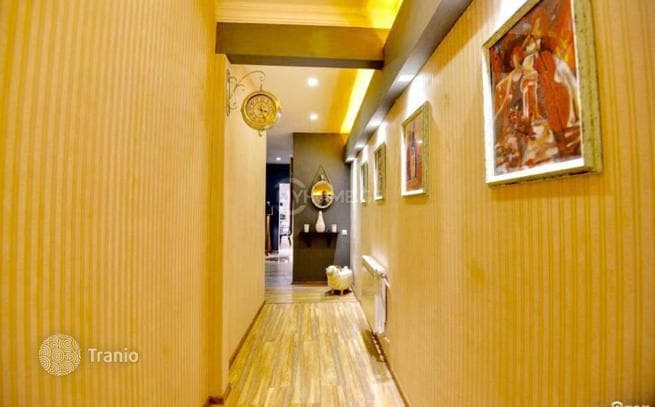 5-комнатный дом в городе 300 м² в Сабуртало, Грузия