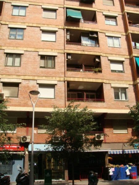 Квартира в Барселоне, Испания, 65 м2