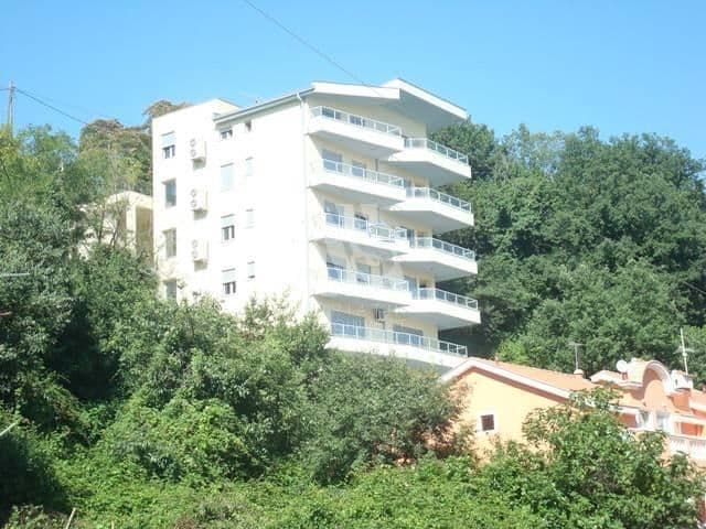Квартира в Херцег-Нови, Черногория, 136 м2