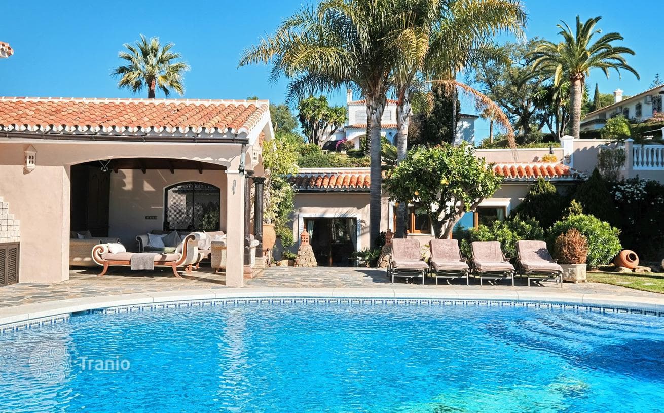 Фантастическая вилла и гостевая квартира ELVIRIA MARBELLA EAST