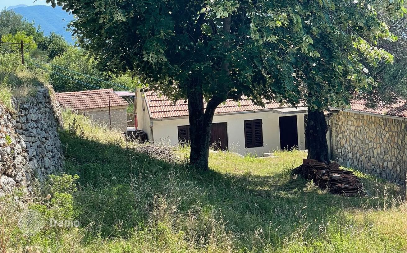 Исторический дом с видом на залив в 690 метрах от моря, Дженовичи, Черногория