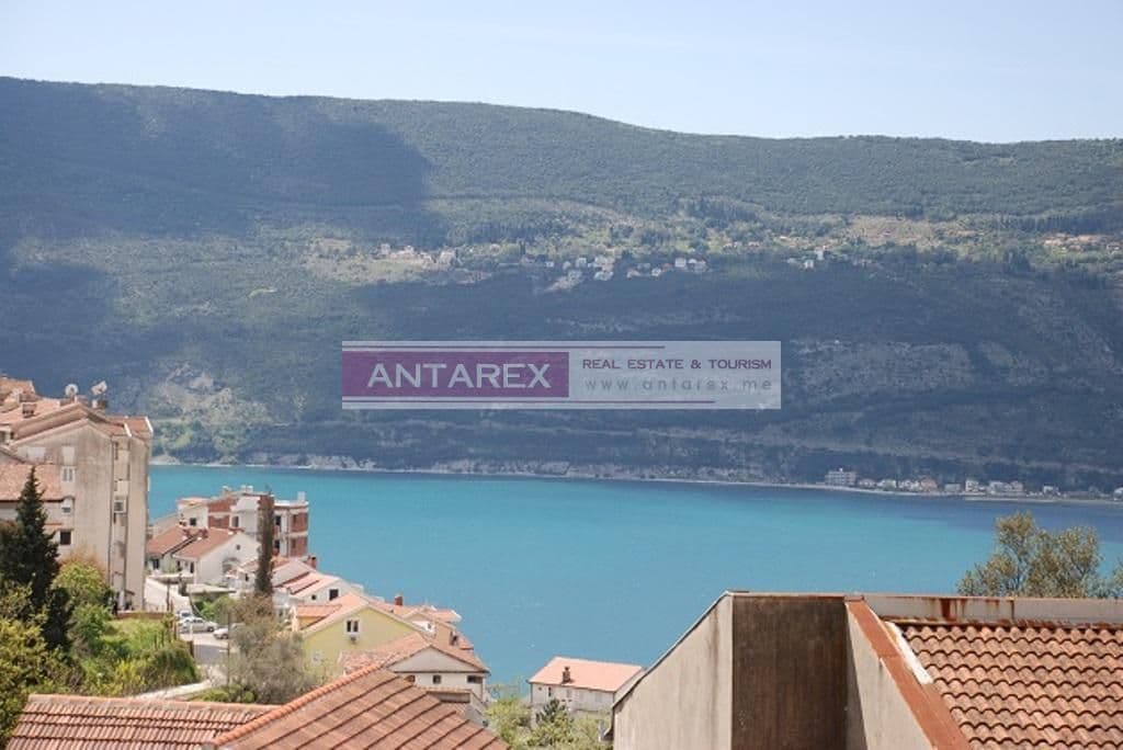 Апартаменты в Херцег-Нови, Черногория, 102 м2