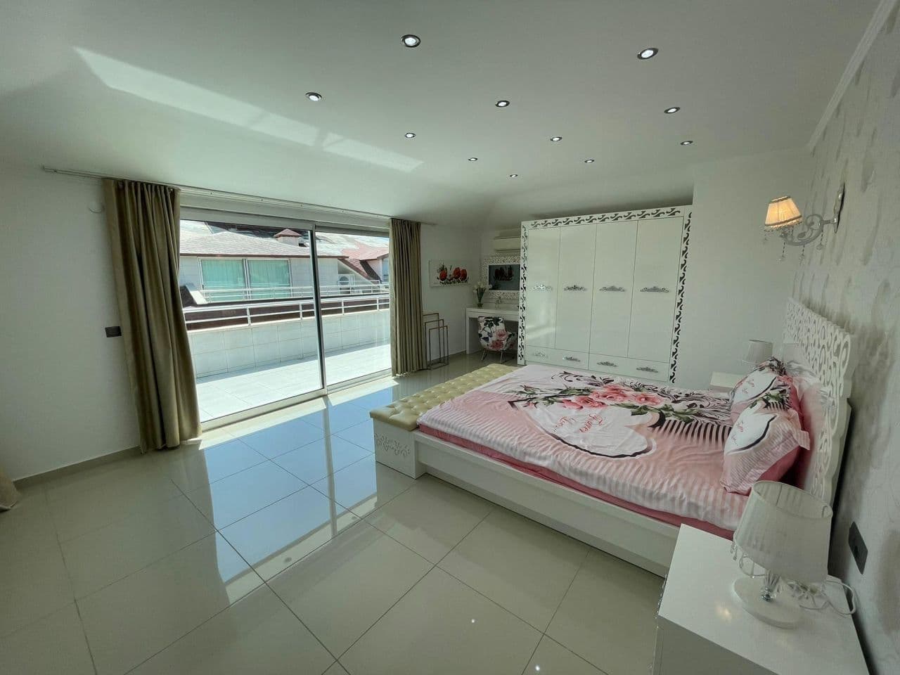 Квартира в Кестеле, Турция, 220 м2