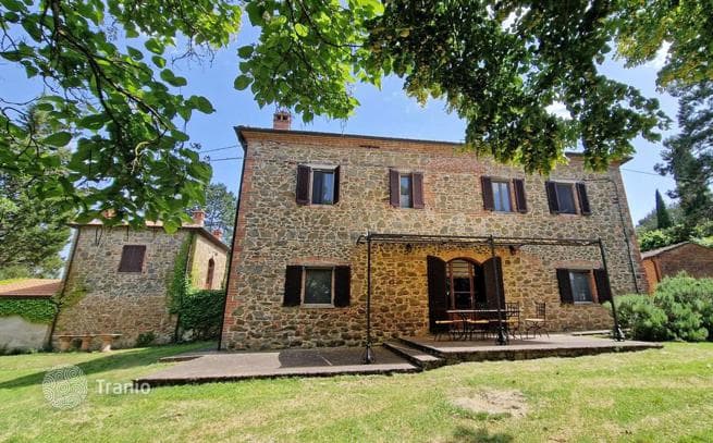 5-комнатная вилла 450 м² в Лучиньяно, Италия