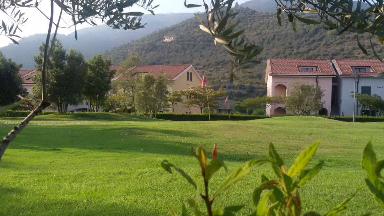 Квартира в Арма ди Таджа, Италия, 68 м2