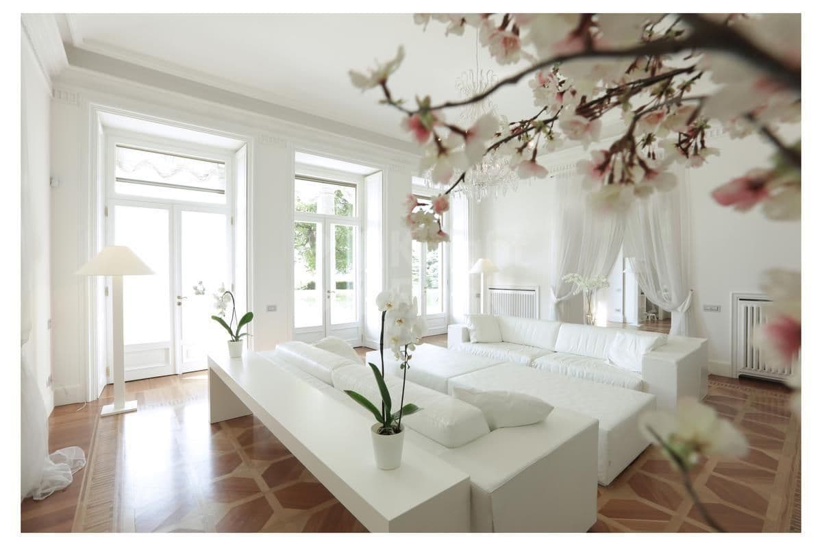 Квартира в Комо, Италия, 700 м2