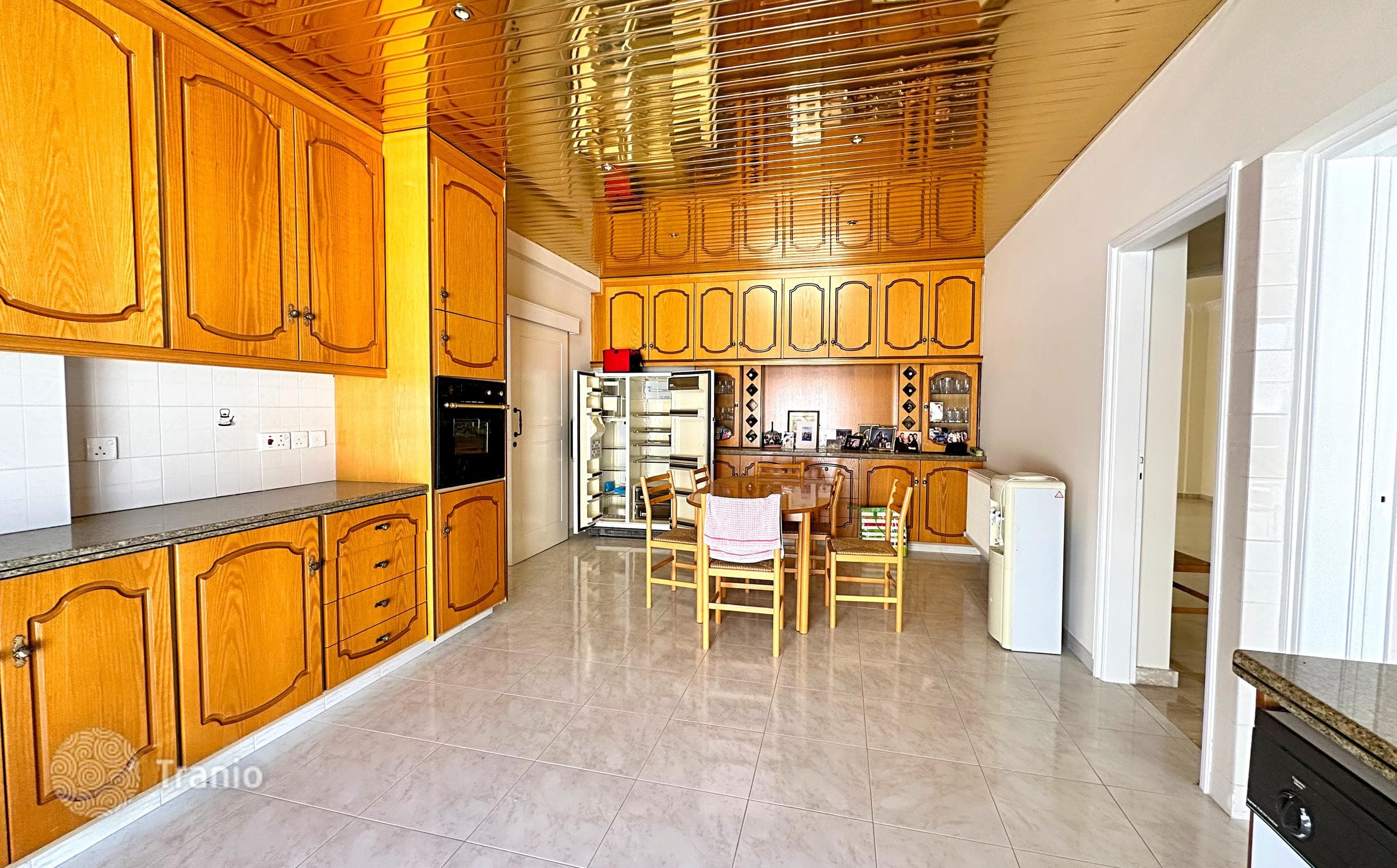 6-комнатный особняк 450 м² в Арадипу, Кипр, фото 3
