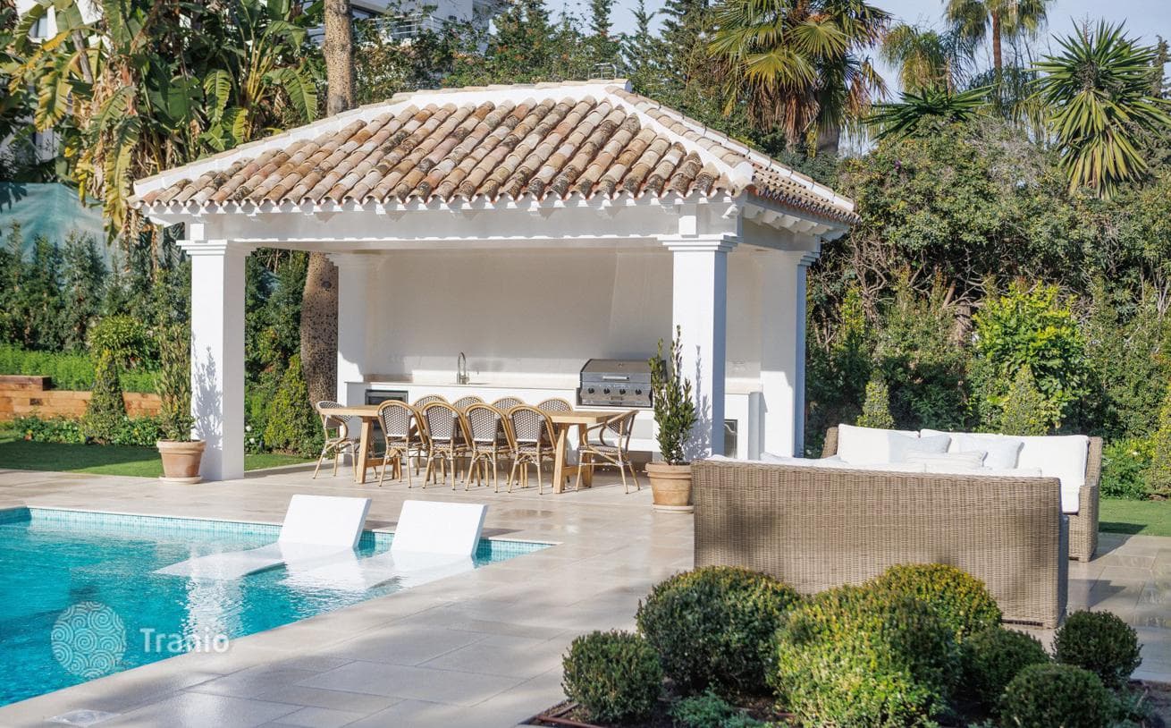 Вилла на продажу в Las Brisas, Новая Андалусия