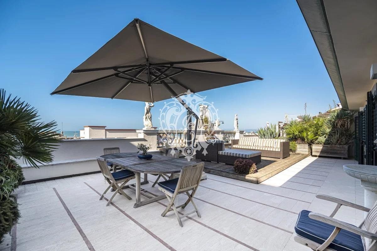 Квартира в Виареджо, Италия, 326 м2