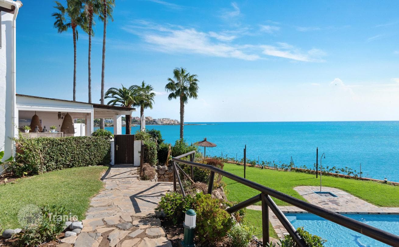 Таунхаус на продажу в Estepona West, Эстепона