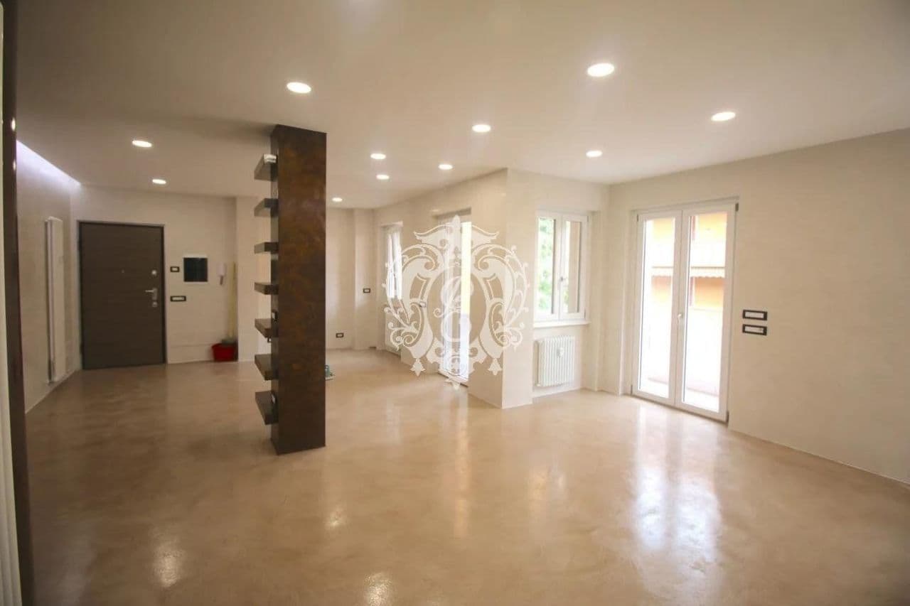 Квартира в Комо, Италия, 105 м2