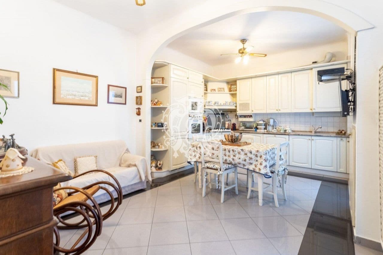 Квартира в Комо, Италия, 140 м2