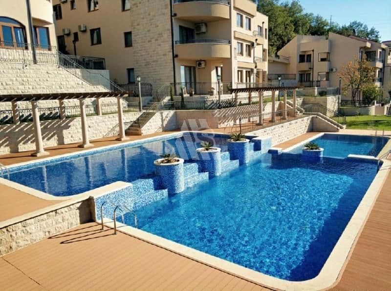 Апартаменты в Херцег-Нови, Черногория, 142 м2