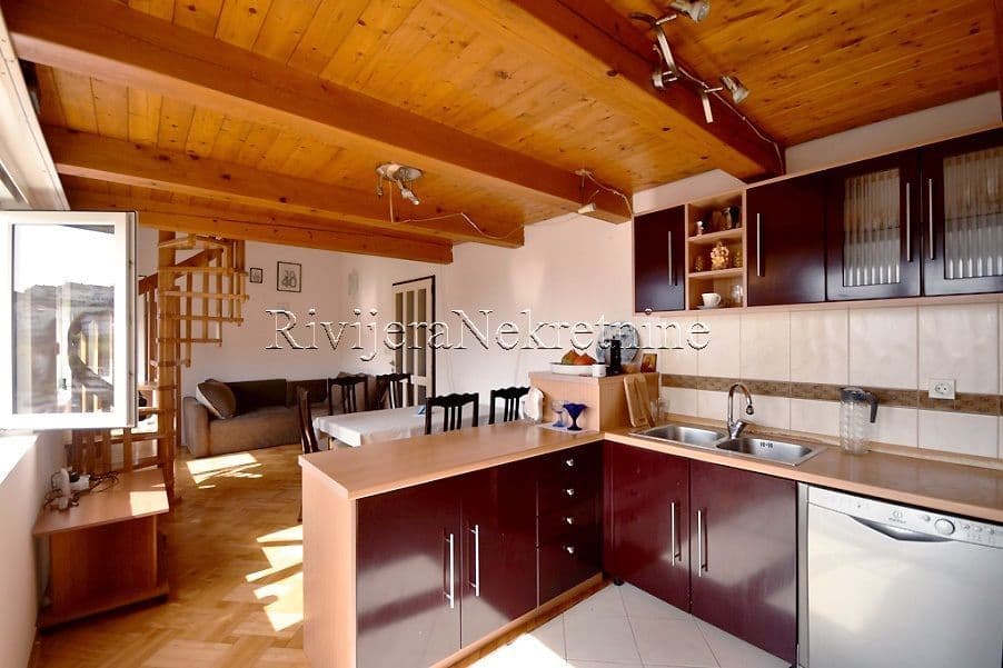 Квартира в Херцег-Нови, Черногория, 77 м2