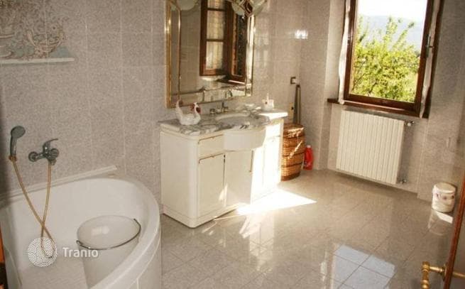 8-комнатная вилла 600 м² в Монте-Сан-Савино, Италия