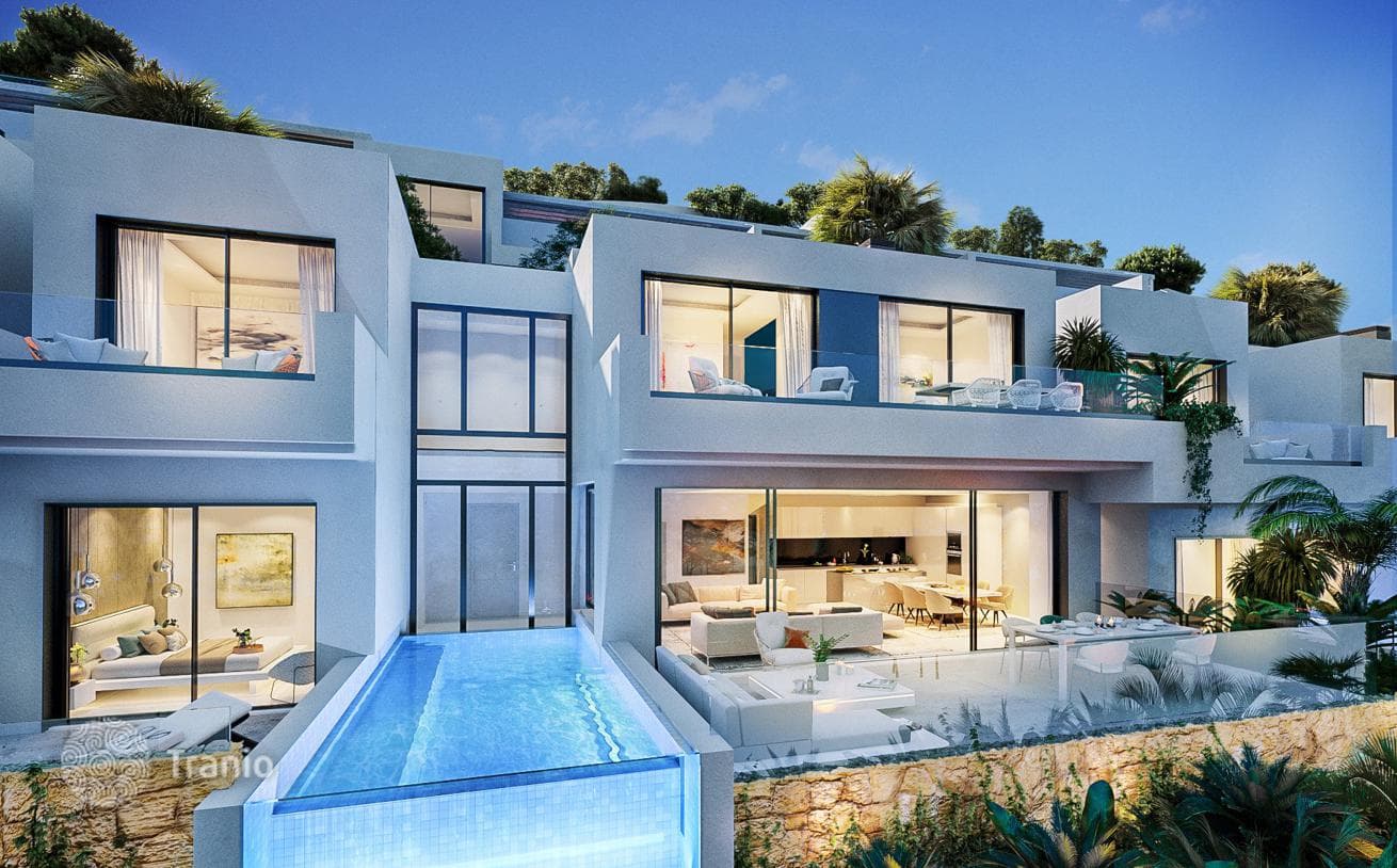 Смежная вилла на продажу в Benalmadena Pueblo, Бенальмадена