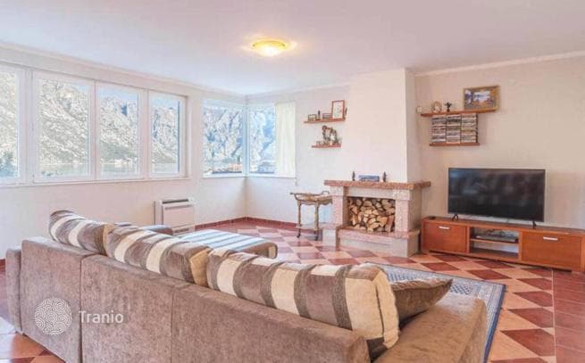 Четырёхкомнатная квартира всего в 100 м от моря, Столив, Котор, Черногория