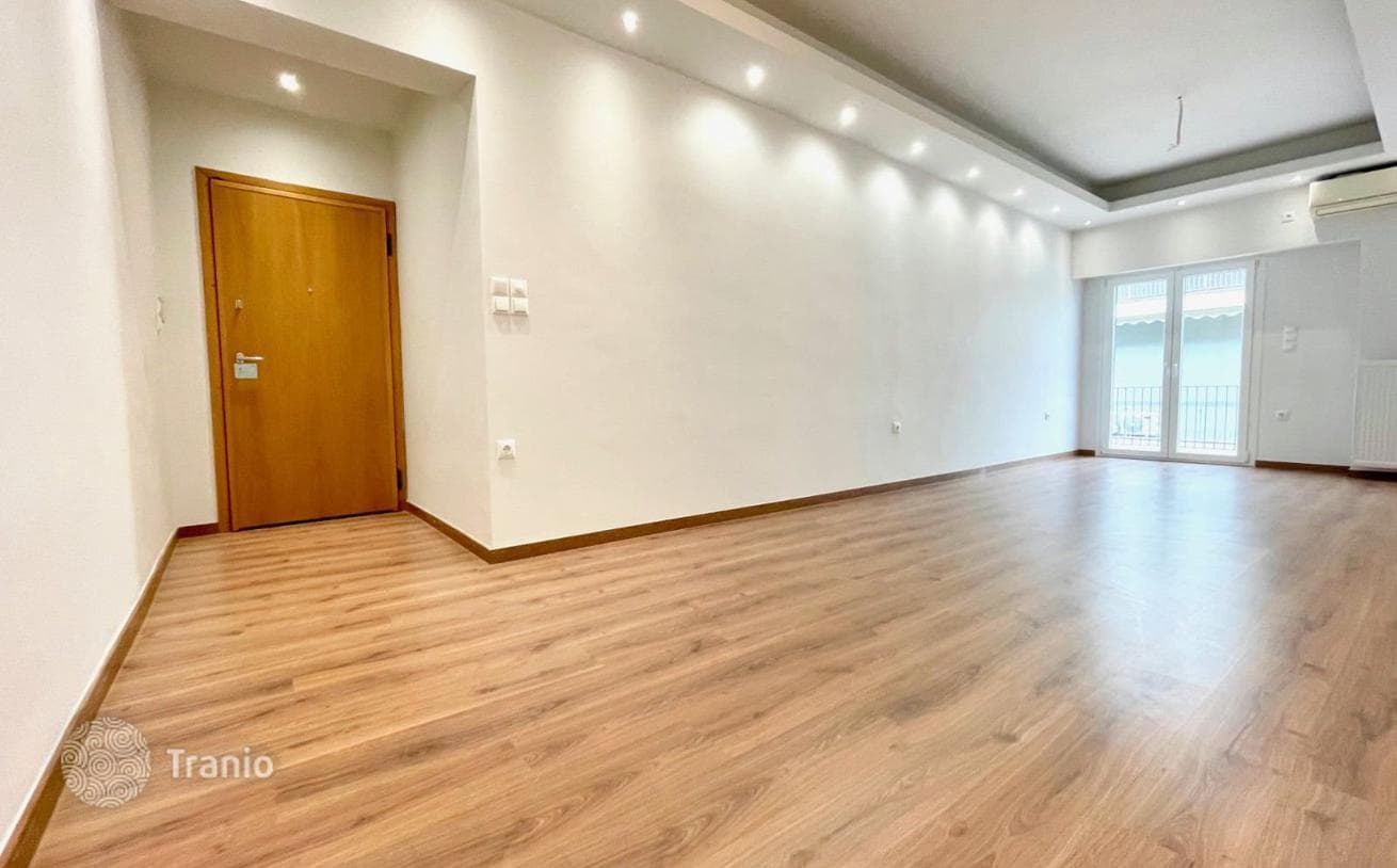 Просторная квартира с балконом, Афины, Греция