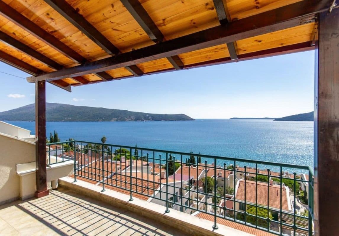 Квартира в Херцег-Нови, Черногория, 120 м2