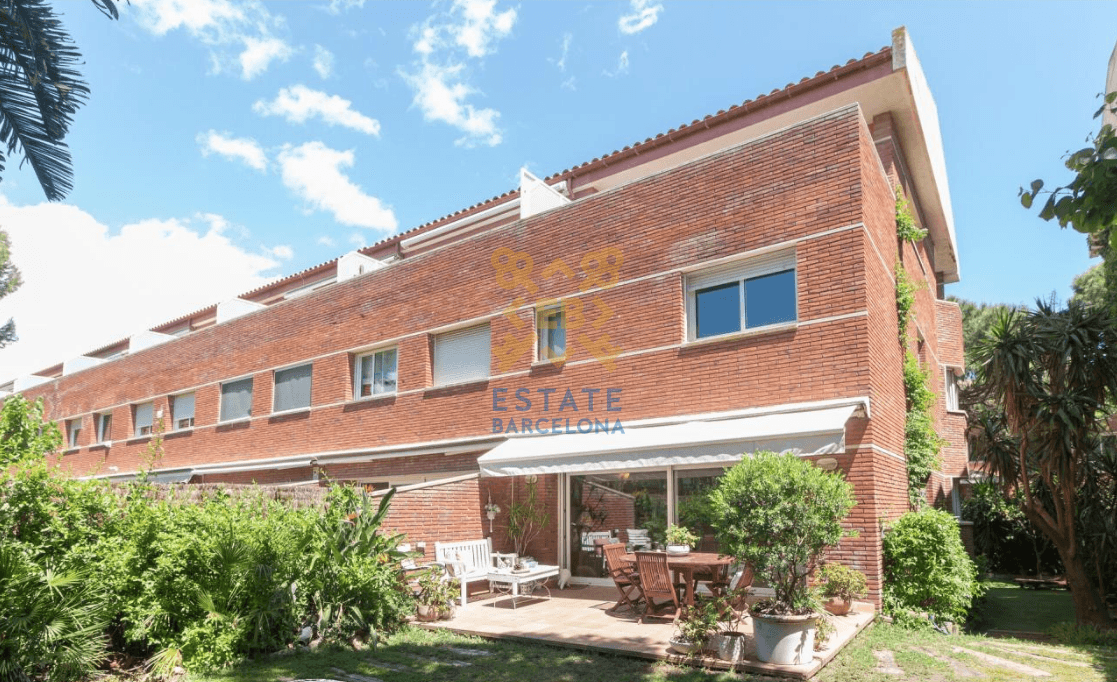 Таунхаус в Барселоне, Испания, 330 м2