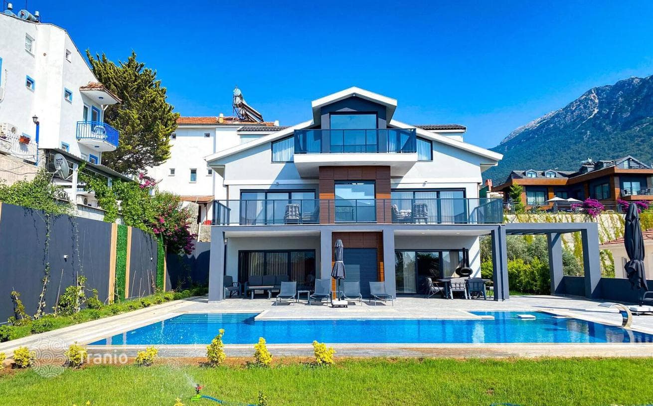 Вилла 4+1 в Фетхие, Олюдениз, на Участке 700 м²