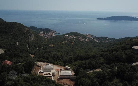 Двухэтажная вилла с бассейном, Будва, Черногория