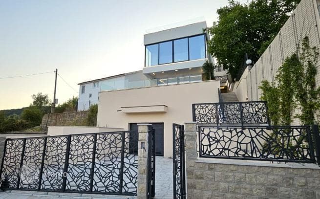 3-комнатная вилла 178 м² в городе Херцег-Нови, Черногория, фото 4