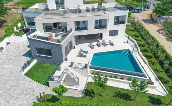5-комнатная вилла 350 м² в Сплите, Хорватия