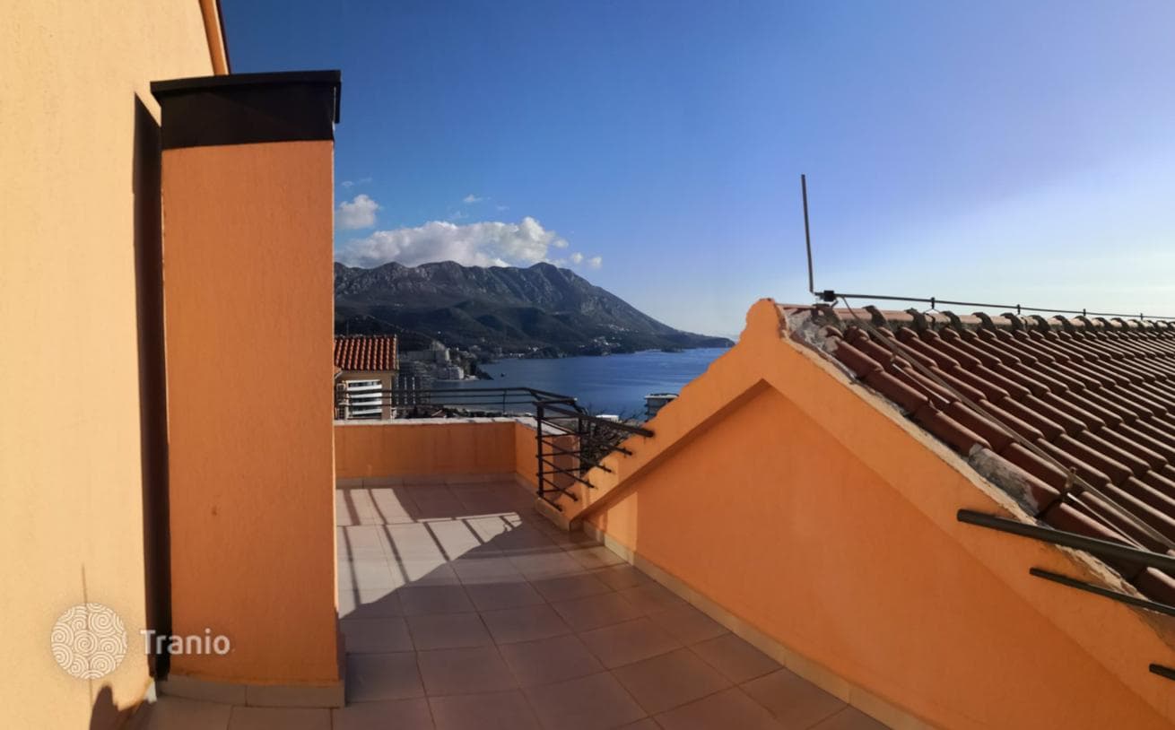 Меблированная двухкомнатная квартира с видом на море в Бечичи, Будва, Черногория, фото 2