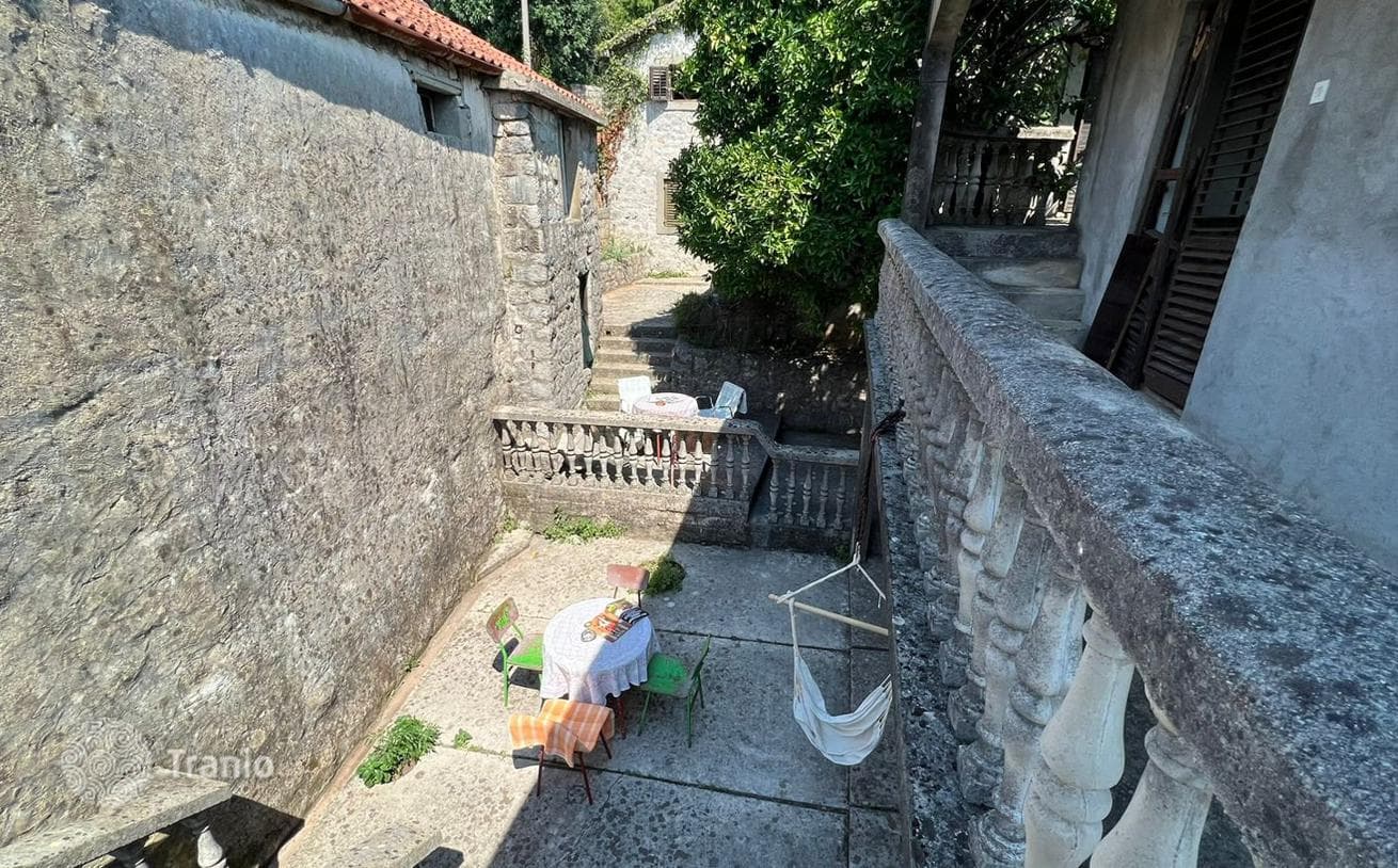 Три старинных каменных дома в Луштице, Херцег-Нови, Черногория, фото 5