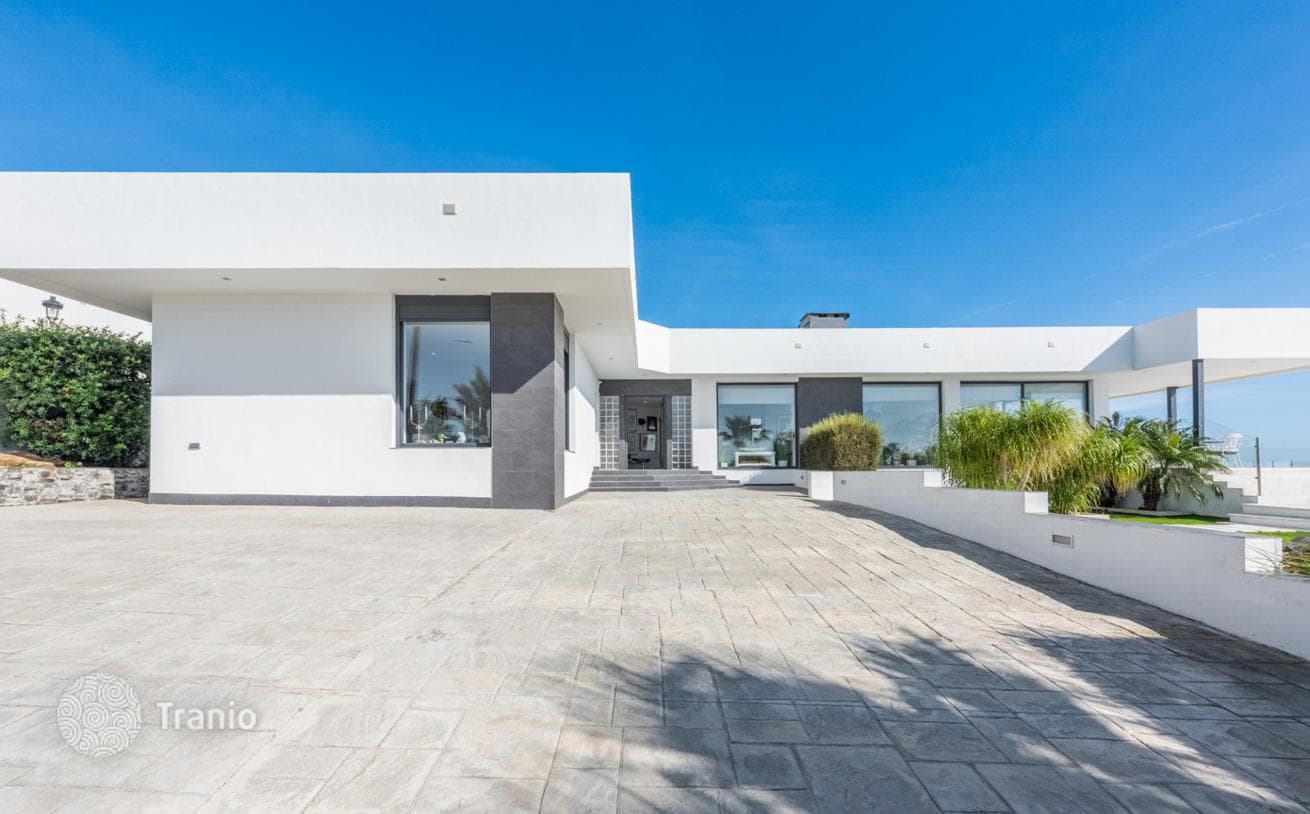 8-комнатная вилла 577 м² в Манильве, Испания, фото 4