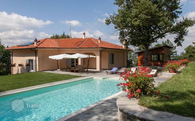 4-комнатная вилла 300 м² в Ареццо, Италия, фото 2