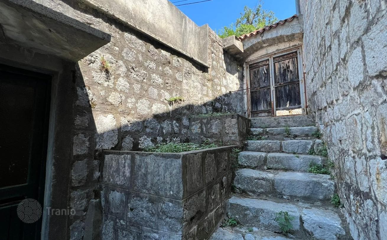 Три старинных каменных дома в Луштице, Херцег-Нови, Черногория, фото 3